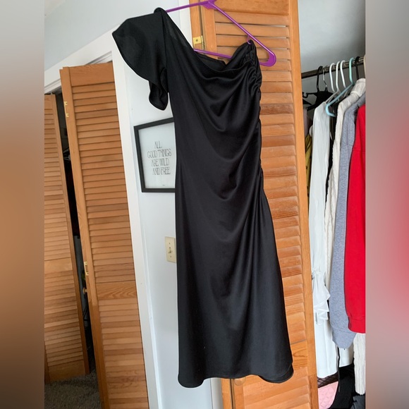 Frederick's of Hollywood Dresses & Skirts - Vintage Frederick's of Hollywood Sexy Black One-Shoulder Midi Dress sz Medium